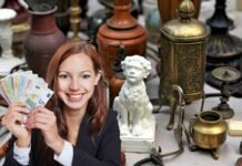 oggetti antiquariato e donna con euro