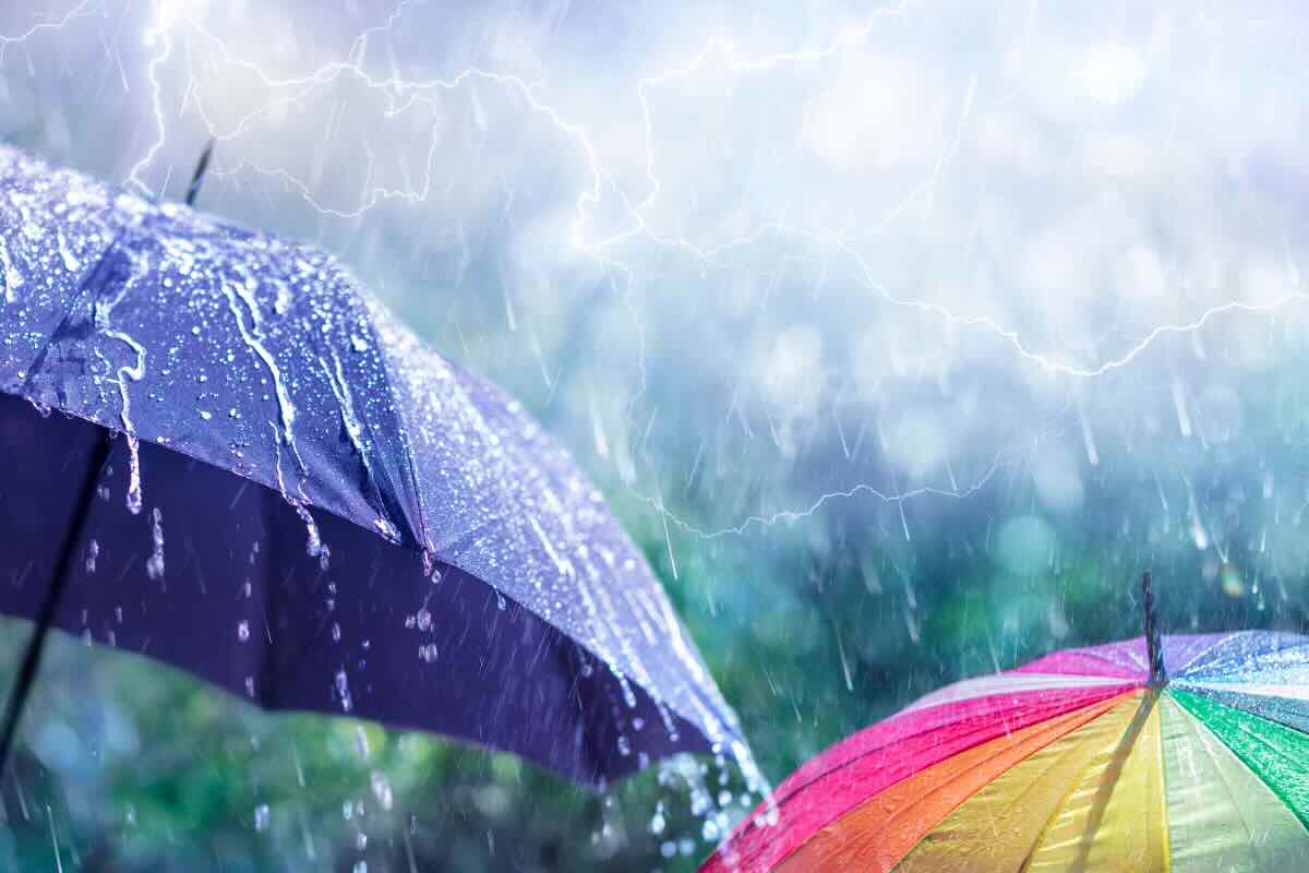 ombrello nero e colorato