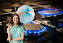 donna che fa ok, cucina con fiamma e sacchetto