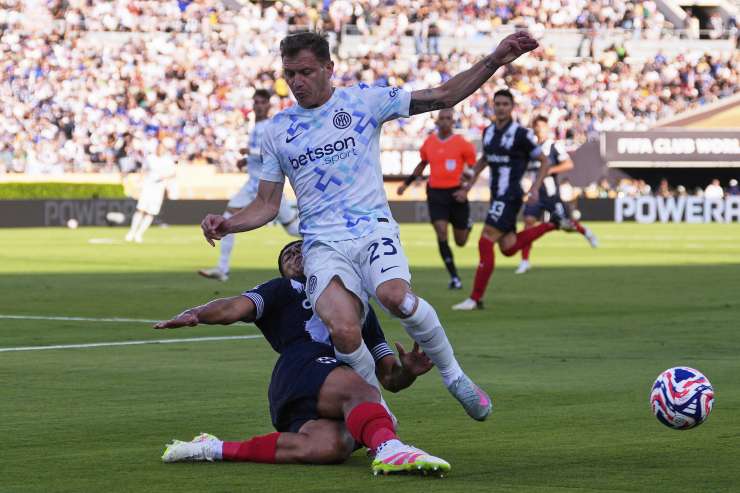 Nicolò Barella in azione al Mondiale per Club