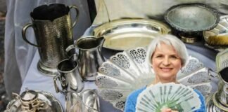 oggetti vari e donna con banconote euro