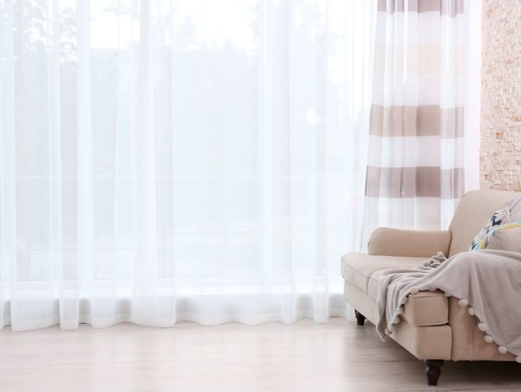 tende chiara in un soggiorno