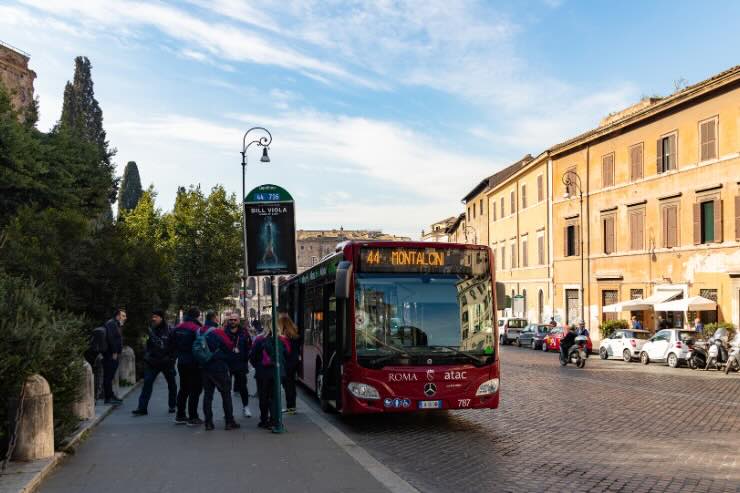 autobus rosso roma
