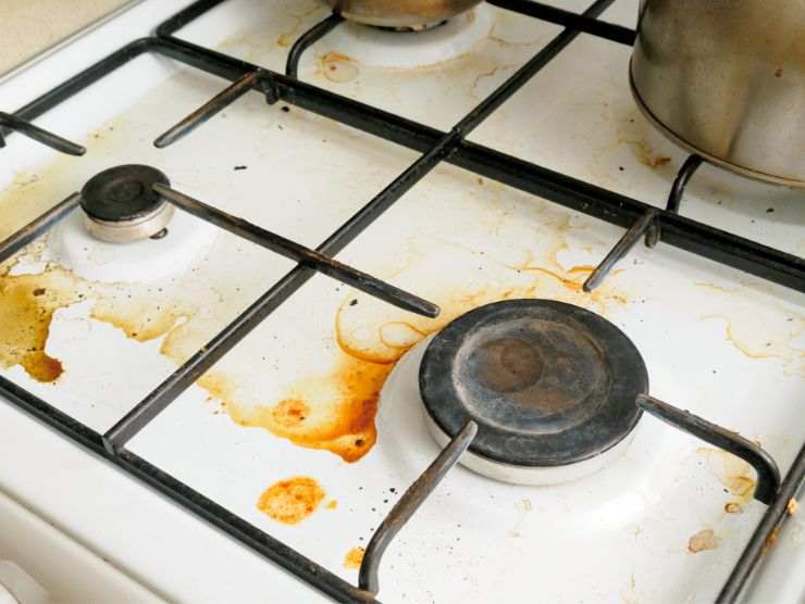 piano cottura sporco