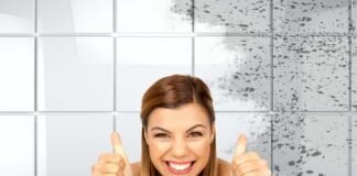 Ci voleva questo trucco per farmi ottenere delle piastrelle pulite: ora anche quelle della doccia brillano donna che fa ok e piastrelle metà pulite e metà sporche