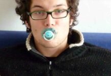 La moda del ciuccio: adulti in fuga dalla maturità Moda ciuccio adulti