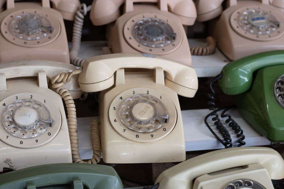 vecchi telefono con la corona