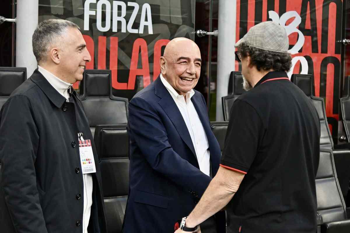Adriano Galliani stringe mani a San Siro