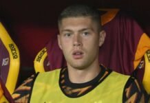 A gennaio prendono Dovbyk per 28 milioni: la destinazione Artem Dovbyk sconsolato in panchina