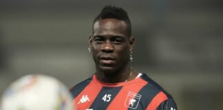 Mario Balotelli in maglia allenamento del Genoa