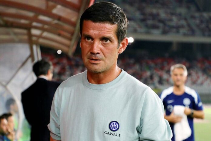 Cristian Chivu preoccupato in panchina