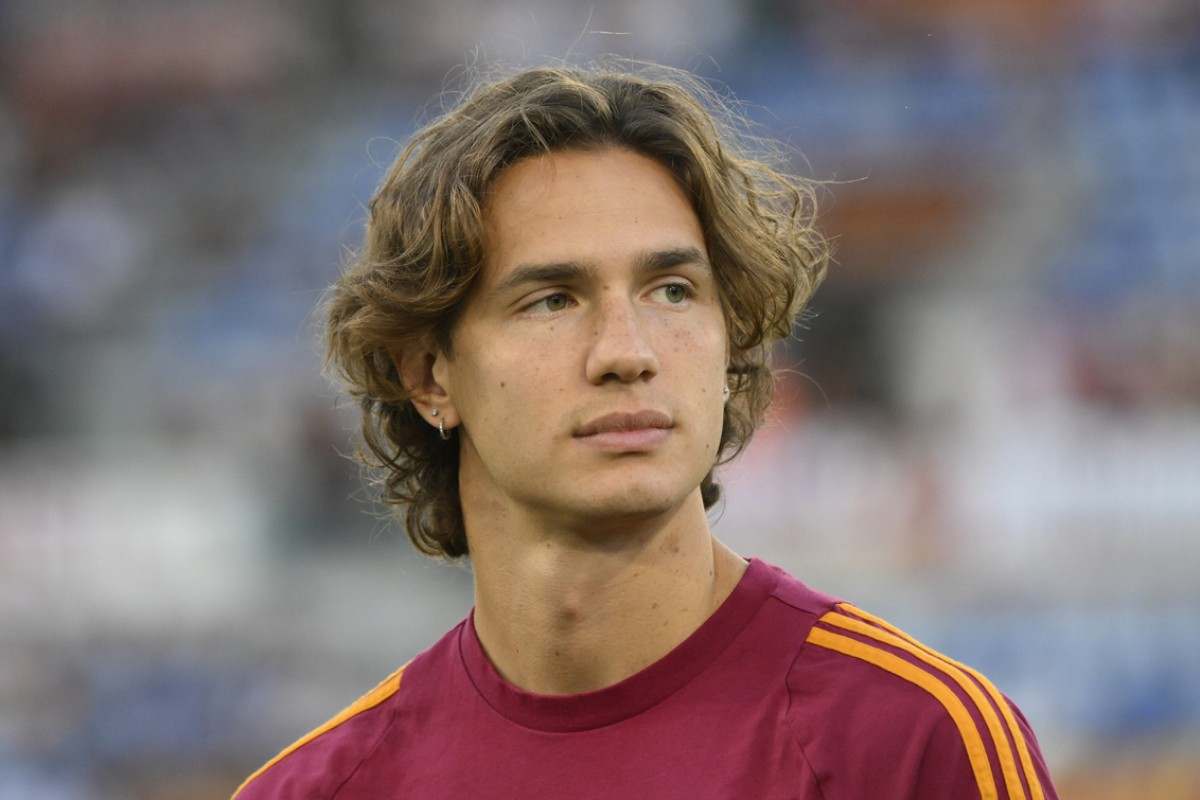 Daniele Ghilardi con la divisa d'allenamento della Roma