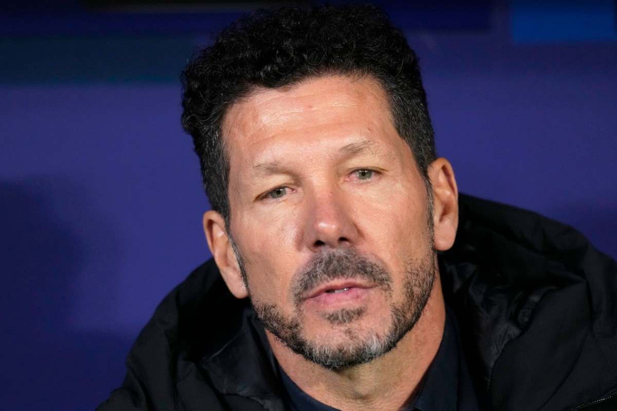 Diego Simeone teso in panchina