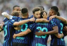 Inter, cambiano i piani: infortunio tremendo e 9 mesi di stop Giocatori dell'Inter esultano dopo un gol