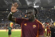 Koné in cambio di un Big della Nazionale e 10 milioni: adieu Roma Manu Kone saluta i suoi tifosi