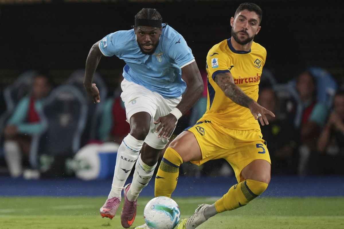 Nuno Tavares in azione contro il Verona