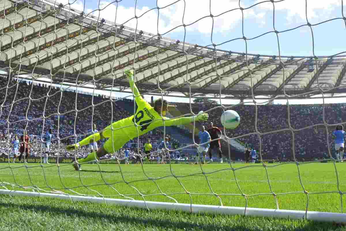 Lorenzo Pellegrini scocca il tiro della vittoria al derby