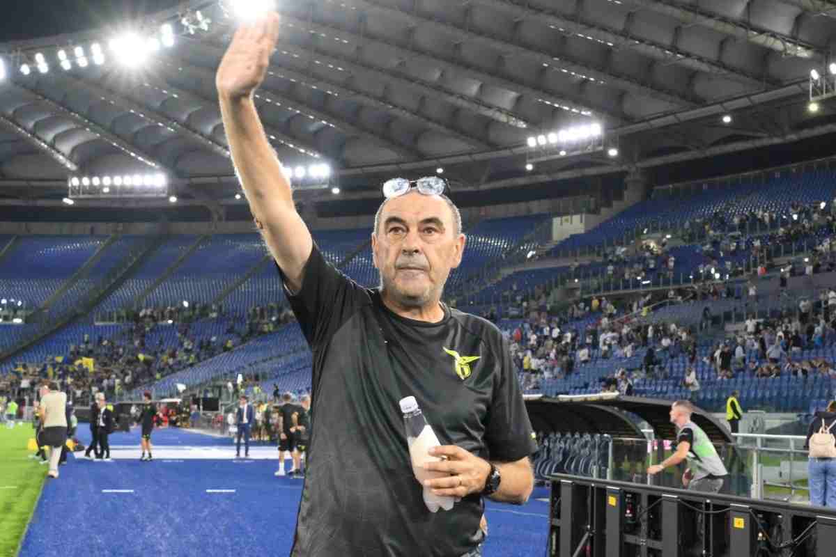 Maurizio Sarri saluta la Curva Nord