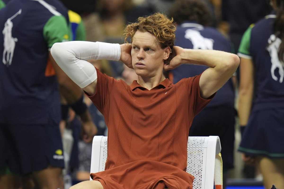 Jannik Sinner dispiaciuto dopo la sconfitta di New York