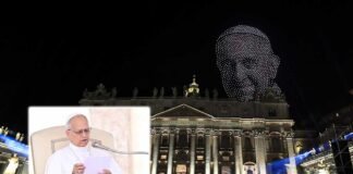 Spunta il volto di Bergoglio sopra la Cupola Vaticana ▷ “Ecco perché Leone l’ha totalmente ignorato” Show di droni in Vaticano