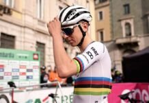 Tadej Pogacar concentrato prima di una corsa