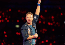 Fischi a due fan israeliane durante il concerto dei Coldplay: Chris Martin ferma tutto Chris Martin