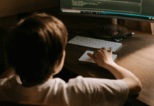 L’isolamento dei nativi digitali, la psicologa Maria Rita Parsi in diretta: “La famiglia da sola non basta più” Nativi digitali