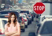 traffico auto, stop, donna arrabbiata