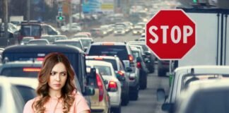 Cittadini furiosi, blocco totale della circolazione per 9 ore: la data dello stop traffico auto, stop, donna arrabbiata