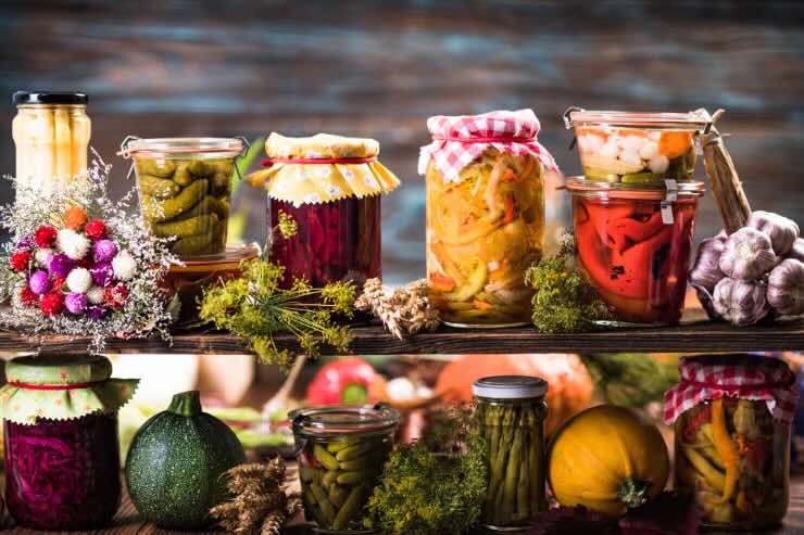 barattoli di conserve 