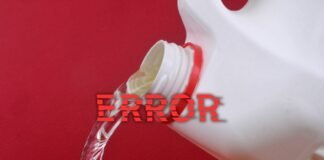 flacone di candeggina e scritta errore