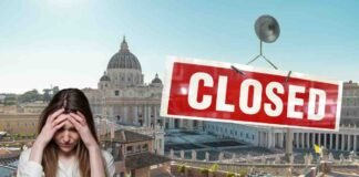 roma, donna triste, chiuso