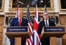Trump e Starmer durante una conferenza in UK