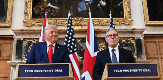 Trump ha dichiarato di essere ‘molto deluso’ da Putin Trump e Starmer durante una conferenza in UK