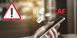 Attenzione a questo sms: ti svuota il conto con la scusa delle scadenze fiscali mano con smartphone, caf, segnale pericolo