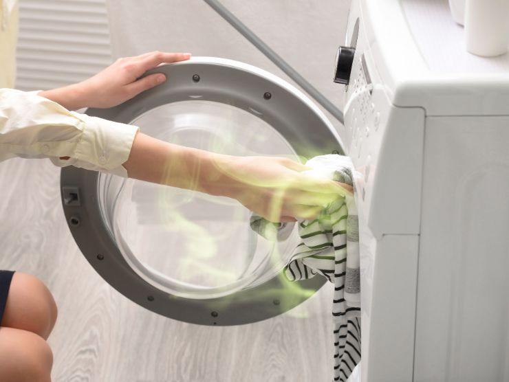 cattivo odore che esce dalla lavatrice