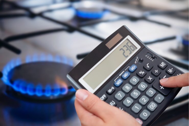 calcolatrice e gas acceso