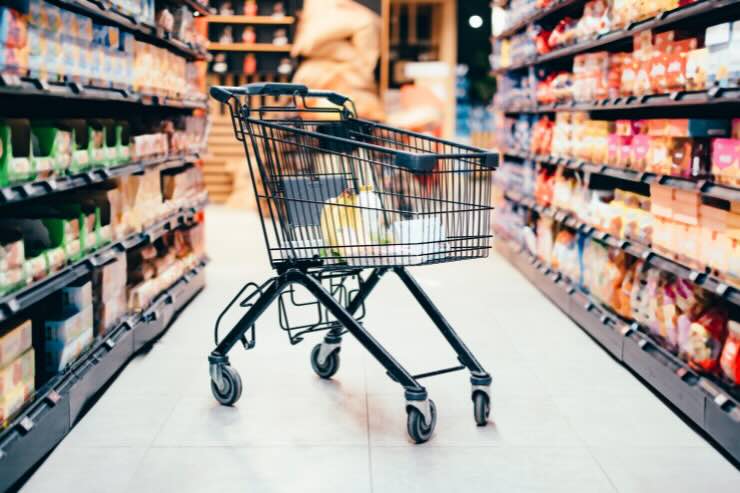 scaffali supermercato carrello 