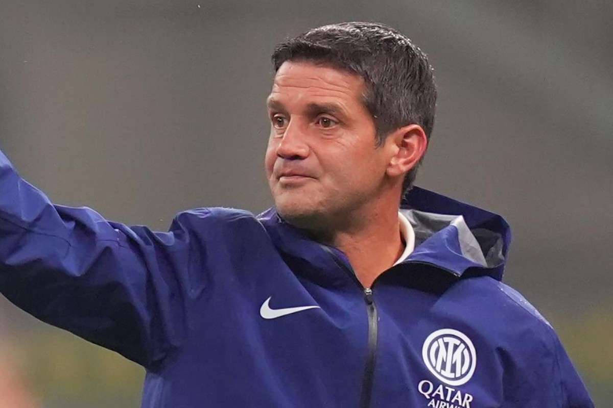 Cristian Chivu dà indicazioni ai suoi