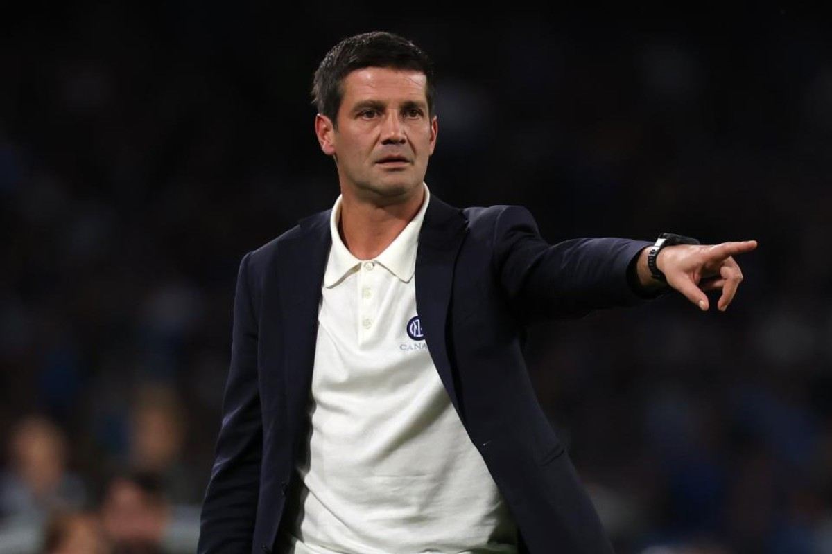 Cristian Chivu dà indicazioni ai suoi