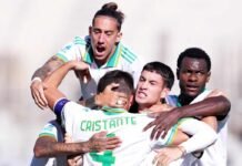 Esultanza dei giocatori della Roma a Firenze