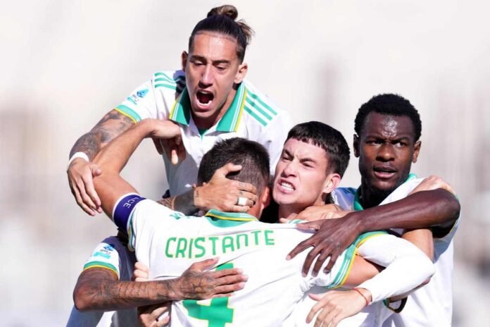 Esultanza dei giocatori della Roma a Firenze