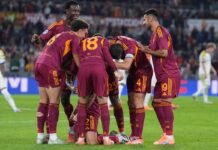 Esultanza dei giocatori della Roma contro il Parma