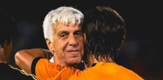 Gasperini e Dybala si abbracciano