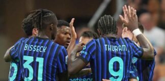 Giocatori dell'Inter esultano