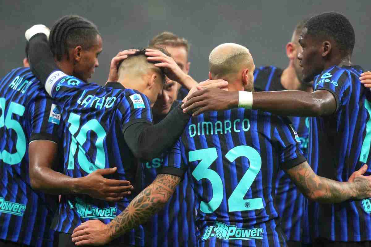 Giocatori dell'Inter esultano dopo un gol