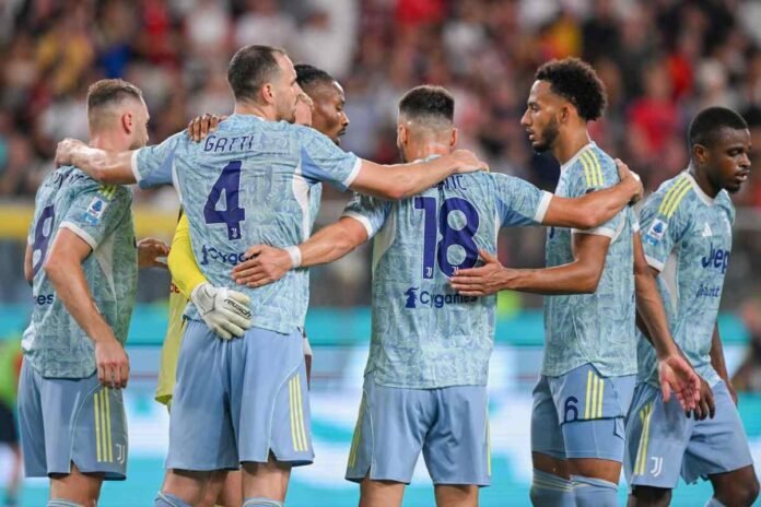 Dalla Juve al Manchester City: firma per 20 milioni a gennaio Giocatori della Juventus si abbracciano