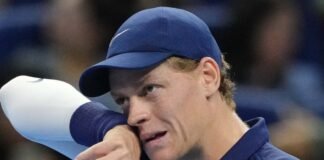 Jannik Sinner durante la finale di Pechino