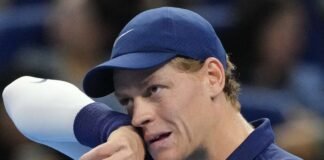 Jannik Sinner pensieroso