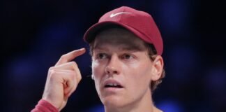 Jannik Sinner durante il match con Zverev a Vienna